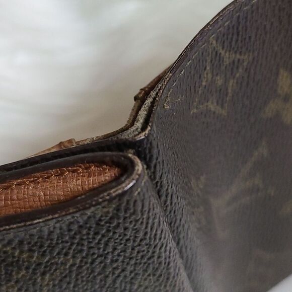 💯 Authentic Louis Vuitton Monogram Short Wallet 🍀 - Picture 9 of 16